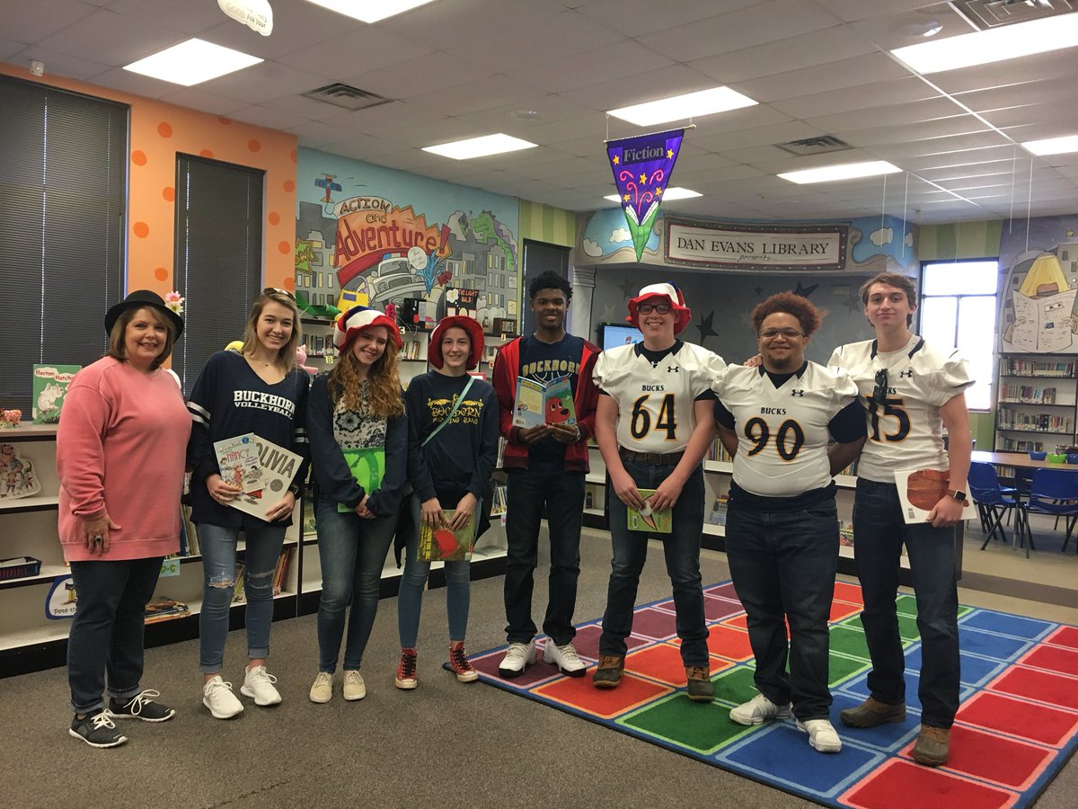 WBoggus's tweet photo. @NewMarketRaide1 @Buckhorn_High students ready to kick off #ReadAcrossAmerica @BuckhornHighLib https://t.co/KMoI2pPMbN