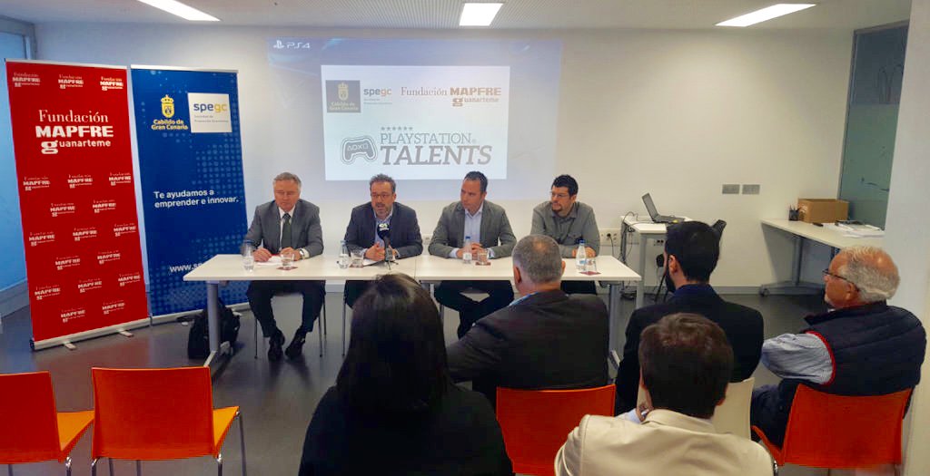 SPEGC's tweet photo. Hoy ha sido inaugurado el #PSGamesCamp de #GranCanaria, donde el equipo #DaydreamSoftware desarrollará su proyecto #eCrossminton para #PS4.
Más información: https://t.co/sDbjCqv6PX https://t.co/1nfAcU3fdX