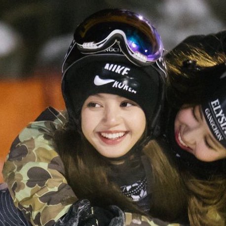 salangjelisa's tweet photo. The most beautiful smile inthe world, i love it. 😍💙 #Lisa #BLACKPINK https://t.co/R206B7vBSW