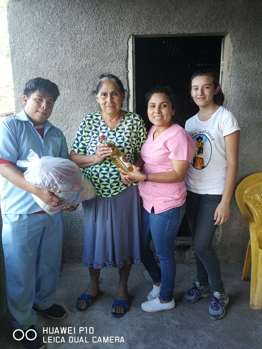 ziloelena's tweet photo. #AMORANICARAGUA
Entrega de paquetes alimenticios a madres de héroes y mártires  de Terrabona, Matagalpa.  https://t.co/I8p5jCIhNv https://t.co/Kz5twch8cC