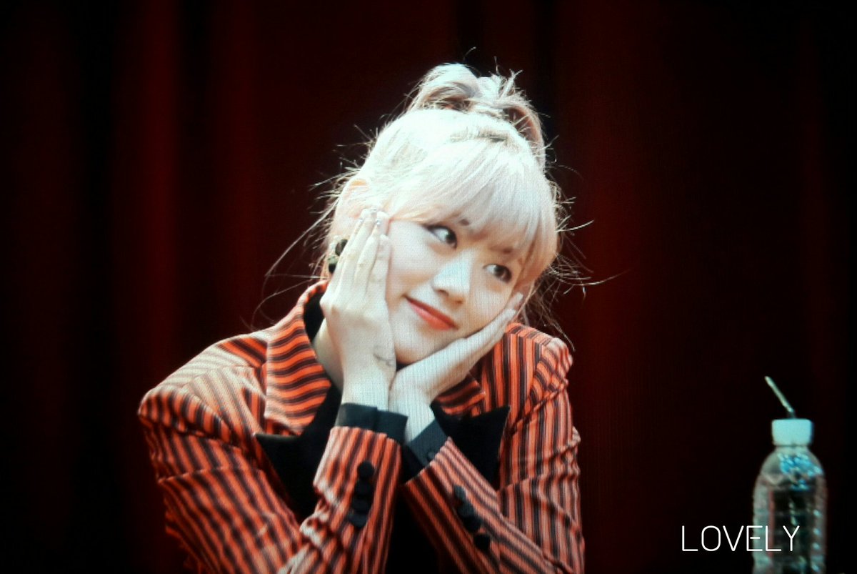 180302 노량진 팬사인회 프리뷰

#WekiMeki #위키미키 #루아