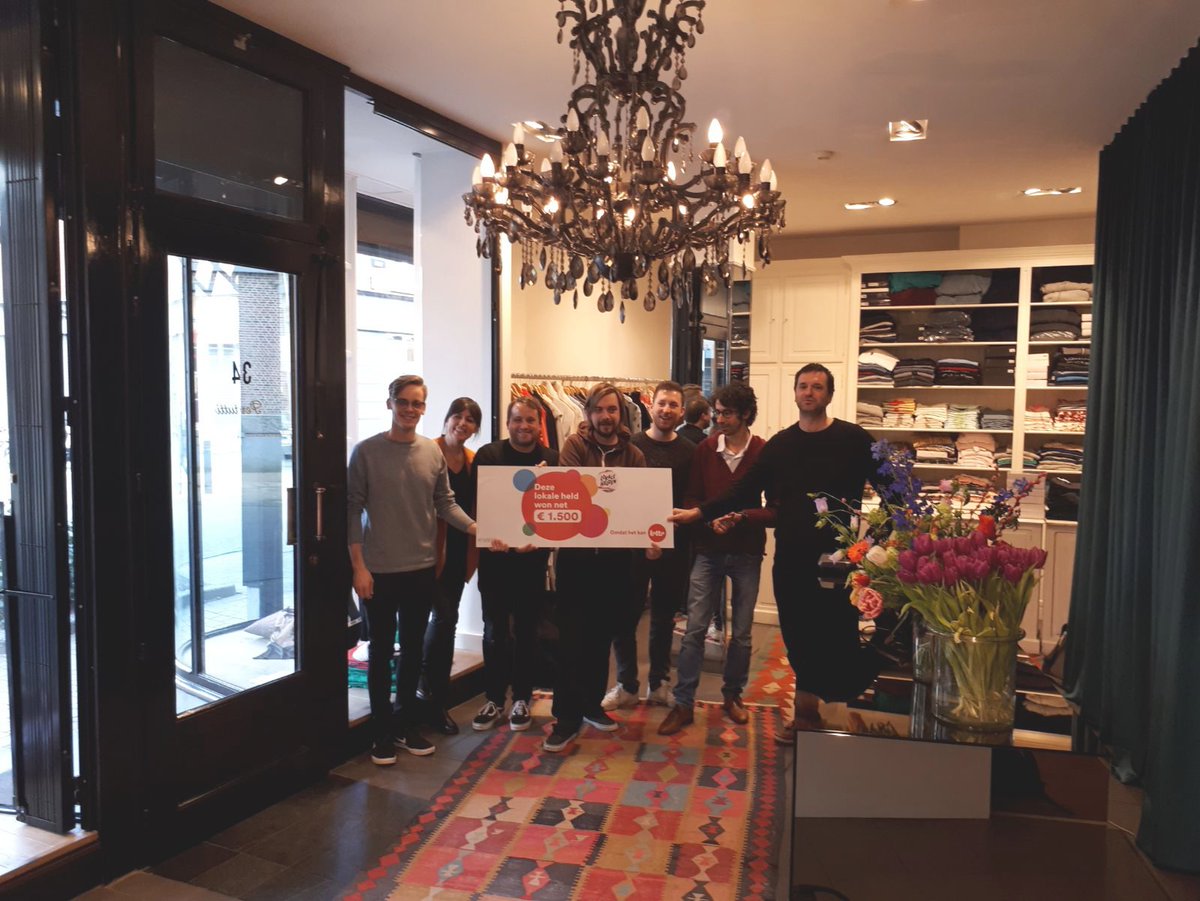 zomerbarkampa's tweet photo. Lokale Helden Aarschot-project van @zomerbarkampa for the win! Merci @Poppunt en Lotto voor de extra ondersteuning van โฌ1500.
We gaan er samen weer iets moois van maken in Aarschot. https://t.co/gHiYCIBRq6 #lokalehelden #Aarschot #teamwork #poppunt #omdathetkan https://t.co/601atku6CV