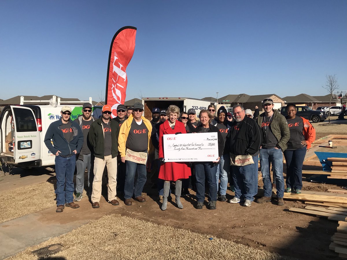 OGandE's tweet photo. Positive Energy in action: OG&amp;E presents a $25,000 check to Ann Felton with Central Oklahoma Habitat for Humanity for the organization’s 500th Positive Energy Home with OG&amp;E. @COHFH https://t.co/T6YYuBHpXm