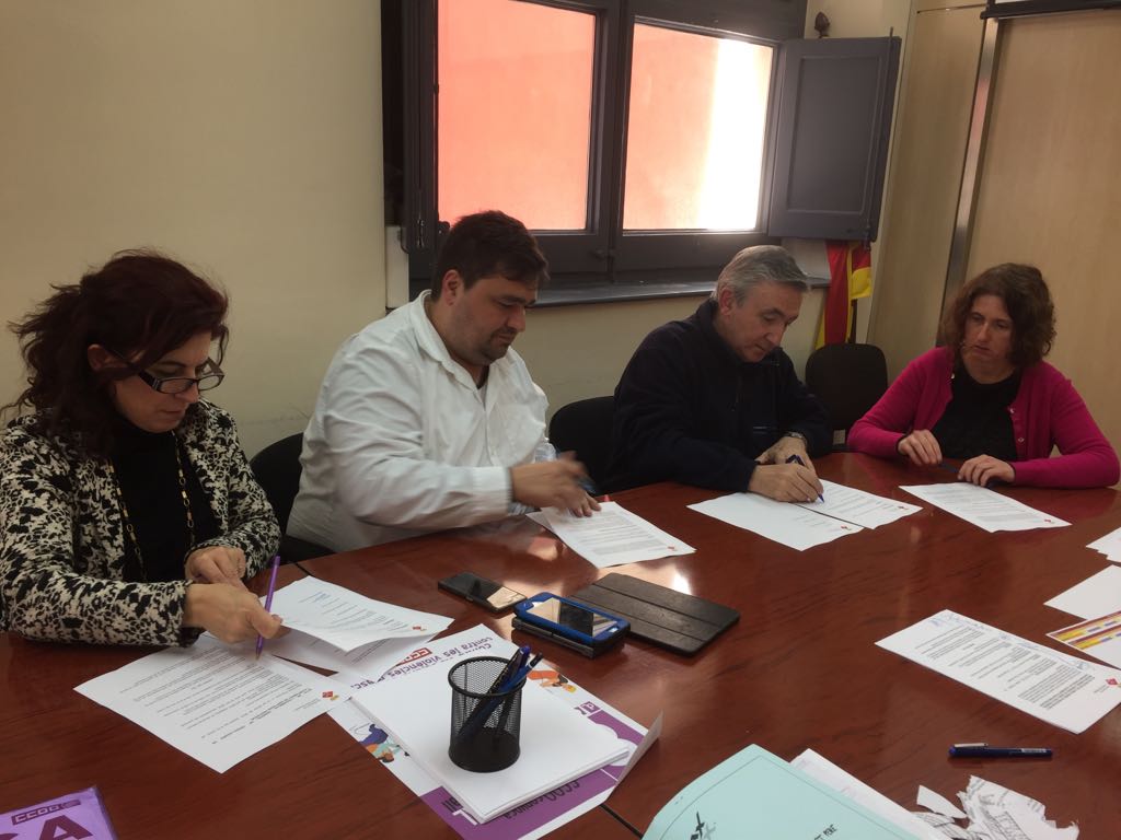 ccoo_fsc_cat's tweet photo. Signat l'acord marc de l'Ajuntament de Sant Pere Pescador @sal_ccoo_cat @ccoogirona @ccoocatalunya #OfensivaCCOO Proposem, reivindiquem i lluitem #EnsPlantem https://t.co/HDxM5qpHmU