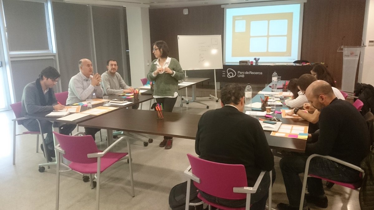 PRUAB's tweet photo. #Creativitat a la #Recerca? No han d'anar junts? Sí, però cal trencar les fronteres que l' #educació ens imposa a la #ment. Avui @mandarinanewton ha començat a donar les #eines per fer-ho als grups #TECNIO que dinamitzem!
#VisualThinking #BeyondDisciplinary #HumanCenteredResearch https://t.co/UiqGPCIOnR