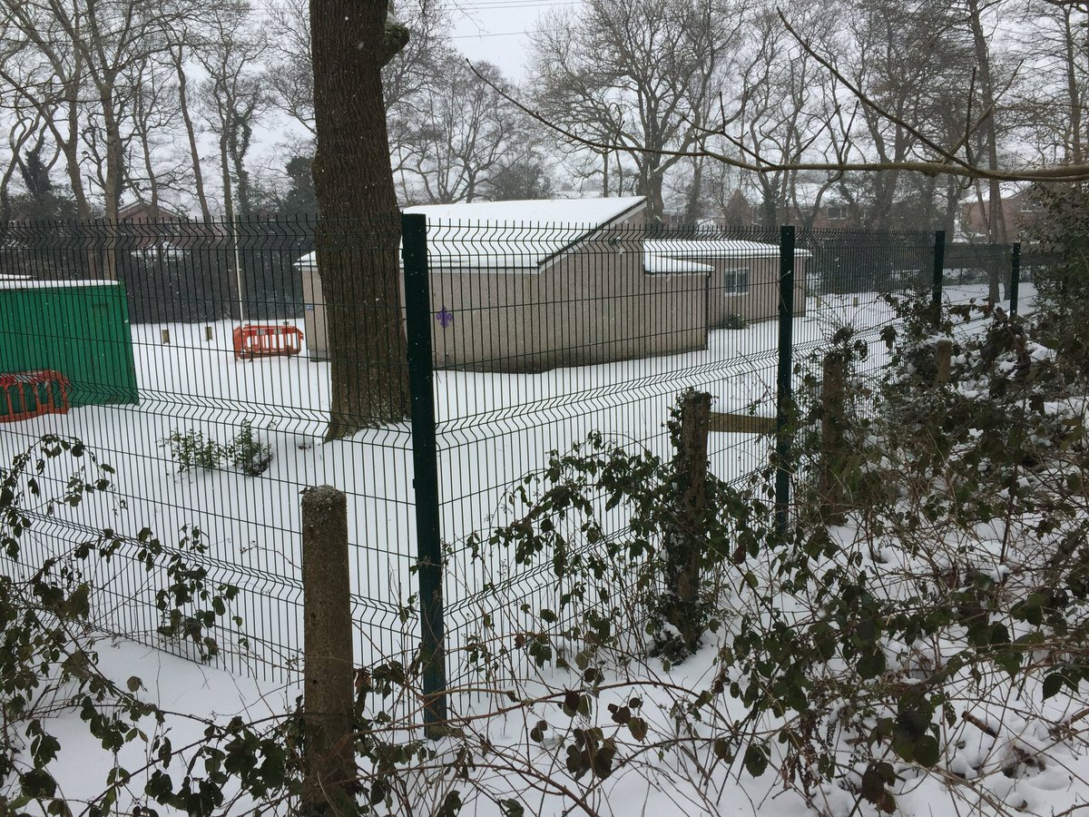 creigiauscouts's tweet photo. Enjoy some everyday adventure in the snow this weekend! But Wrap up warm! https://t.co/ZLoGHHN0XY