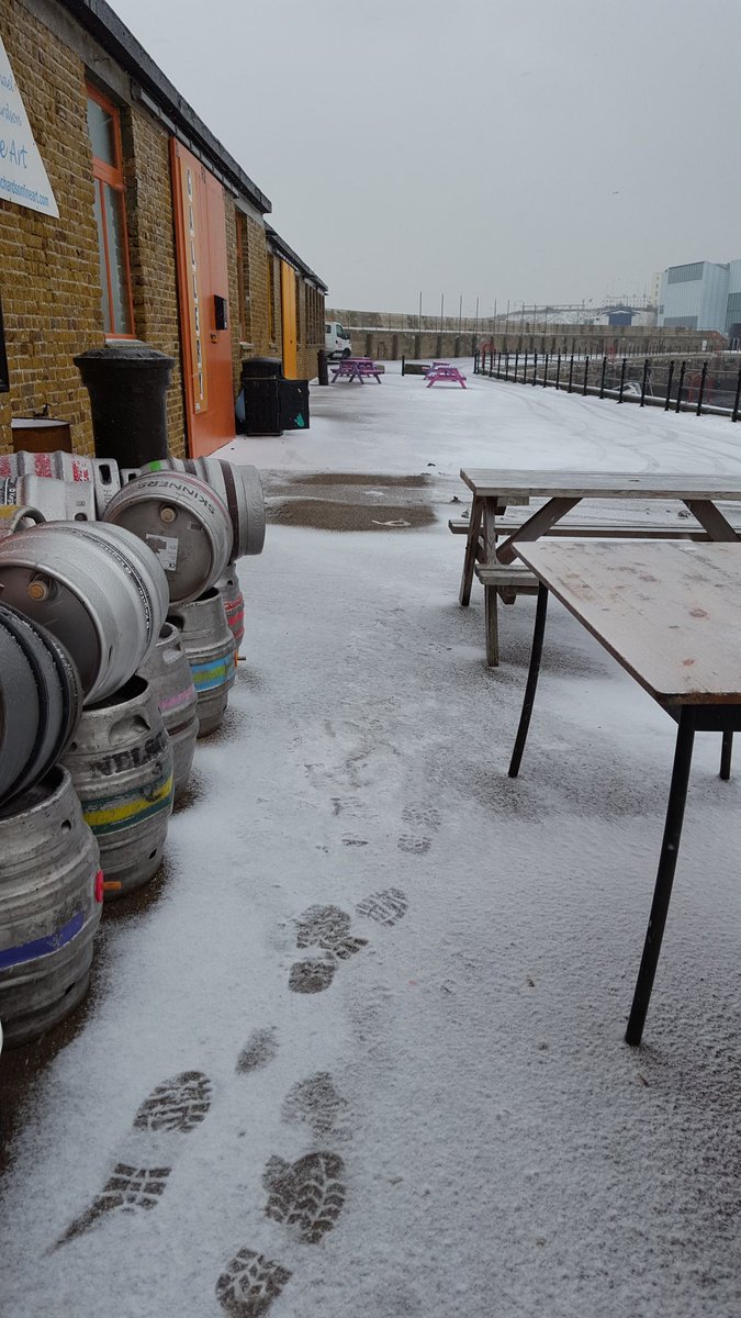 Harbourarmsmarg's tweet photo. Bit nippy today! Buy I'm here nonetheless! https://t.co/sNyctkjzPL