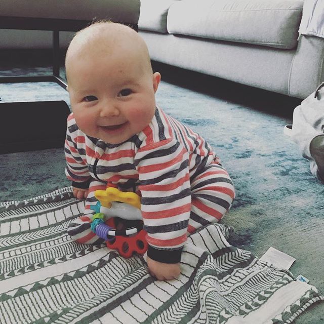 r_polan's tweet photo. Willow you are too young to be sitting up by yourself! #willowaden https://t.co/RFiE8uyv2J