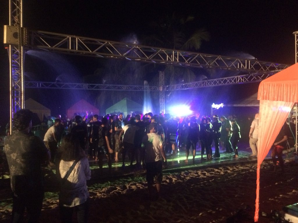 zuh4n's tweet image. Awesome party from @nullcon where you can meet great people! Special thanks to @Hacker0x01 for drinks :) #party #beachdrinks #hackerparty #TogetherWeHitHarder #nullcon