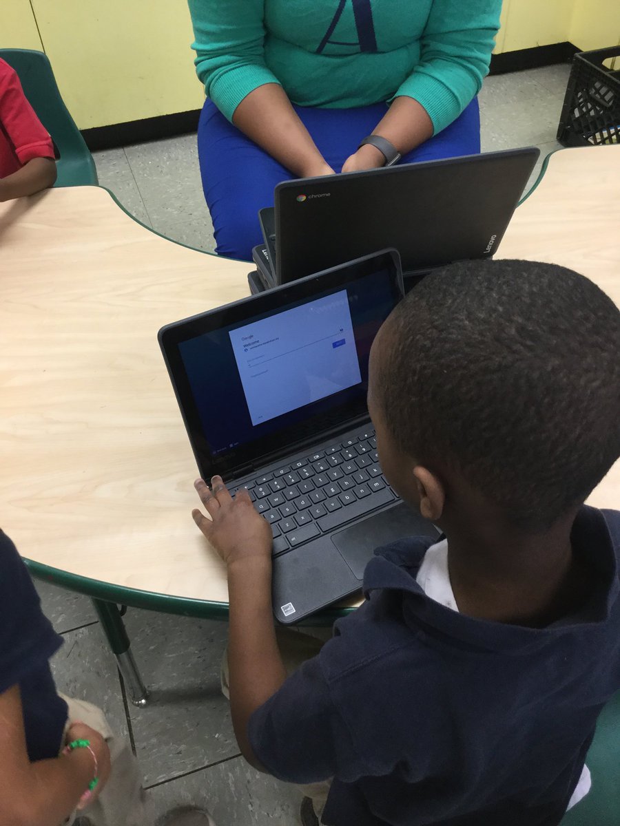 MGreenEDU's tweet photo. Check out this Pre-K student logging into a chromebook at #FDMoon @AaronKellert https://t.co/GOhapxHhGy