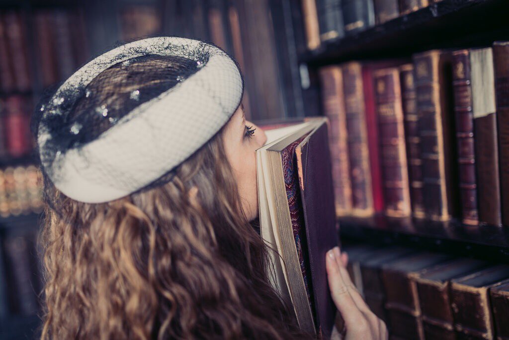 IrinaSarbustean's tweet photo. Dating back almost 400 years, @chethamslibrary, the oldest public library in the English-speaking world, was once the study hall of Karl Marx and Friedrich Engels 📚😍 #amazing #collection #fabulous #books #love @ILoveMCR @OfficialUoM @mmu_business https://t.co/iyRUBpPMDB