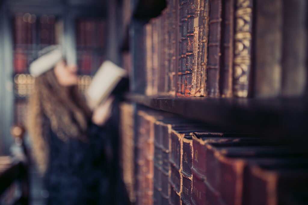 IrinaSarbustean's tweet photo. Dating back almost 400 years, @chethamslibrary, the oldest public library in the English-speaking world, was once the study hall of Karl Marx and Friedrich Engels 📚😍 #amazing #collection #fabulous #books #love @ILoveMCR @OfficialUoM @mmu_business https://t.co/iyRUBpPMDB