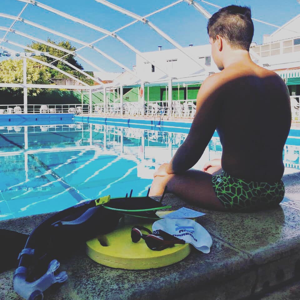 FacuArregui71's tweet photo. Seguimos entrenando duro con miras a la gira mundial. Últimos entrenamientos en pileta de verano.🏊🏼🏊🏼 @gentecharg @arena.arg @natacion_paralimpica_argentina #atleta #paralimpico #natacion #swimming #paralympic #atletagentech #arenateam #arenawaterinstict https://t.co/mXwwm4BqlN