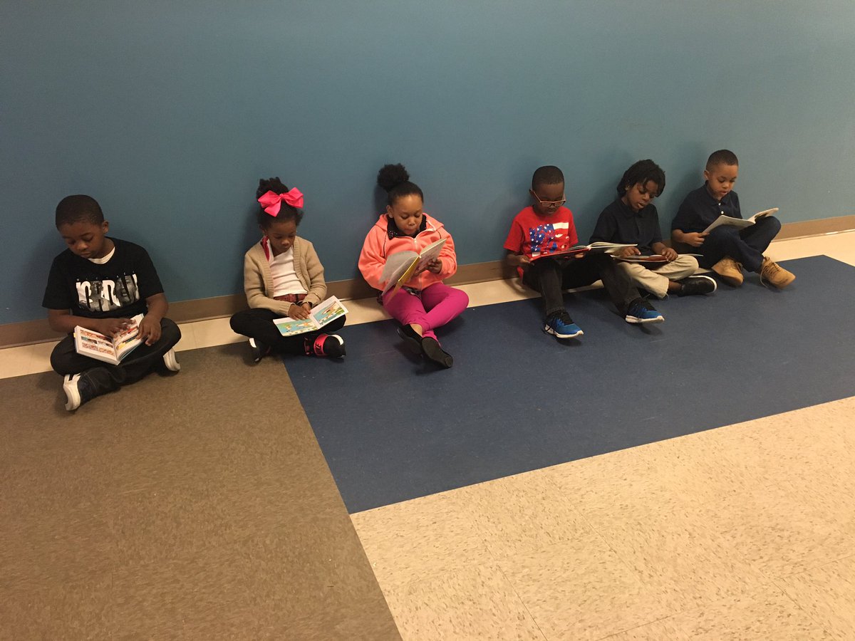 VanessaHorry's tweet image. My kids are enjoying quiet reading time. #ReadAcrossAmericaDay #RandomActsOfReading