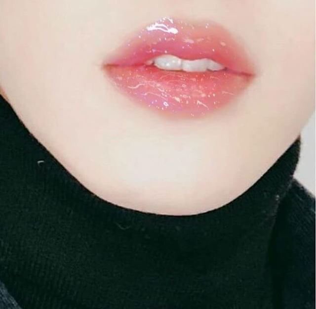 chaebears's tweet photo. sparkly lip gloss on jimin! the BEST concept. https://t.co/5LDcW39Vdx