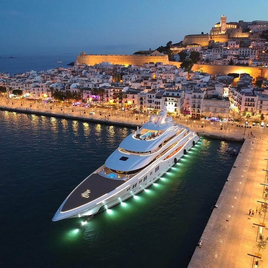 SpainPremium_'s tweet photo. Stunning views | #IBIZA, #SPAIN 🇪🇸
A sample of the Ibiza #luxury #lifestyle.

Maravillosas vistas de Ibiza, ejemplo de turismo de calidad y estilo de vida de lujo internacional. 

📷 @loriansmith 🔝

#balearicislands #loveibiza  #superyacht  #lovespain #turismo #tourism https://t.co/QrpKQCrLST