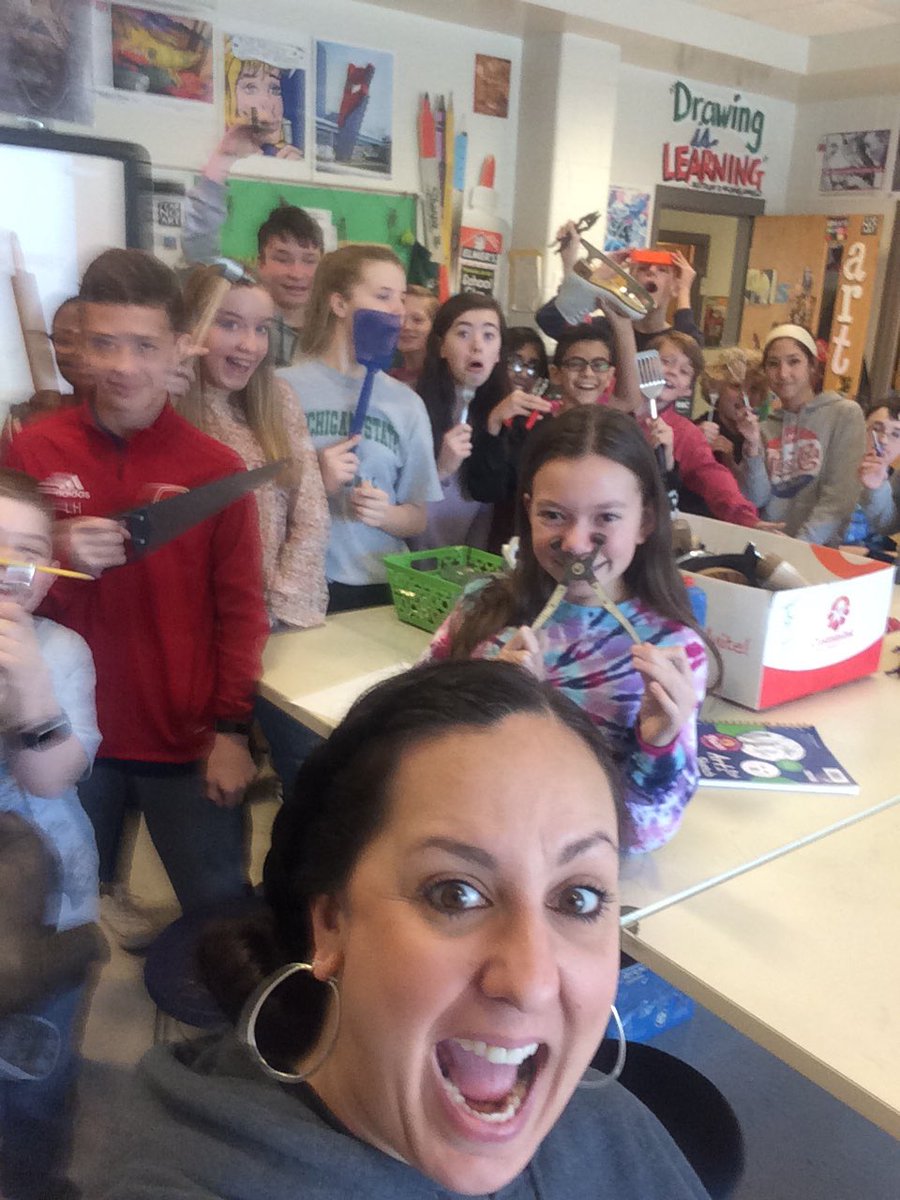 MoriartyAli's tweet photo. 7th grade random found object drawings! #Artacrossva #oneccps #tcms18 https://t.co/Ic7ZLxMk68