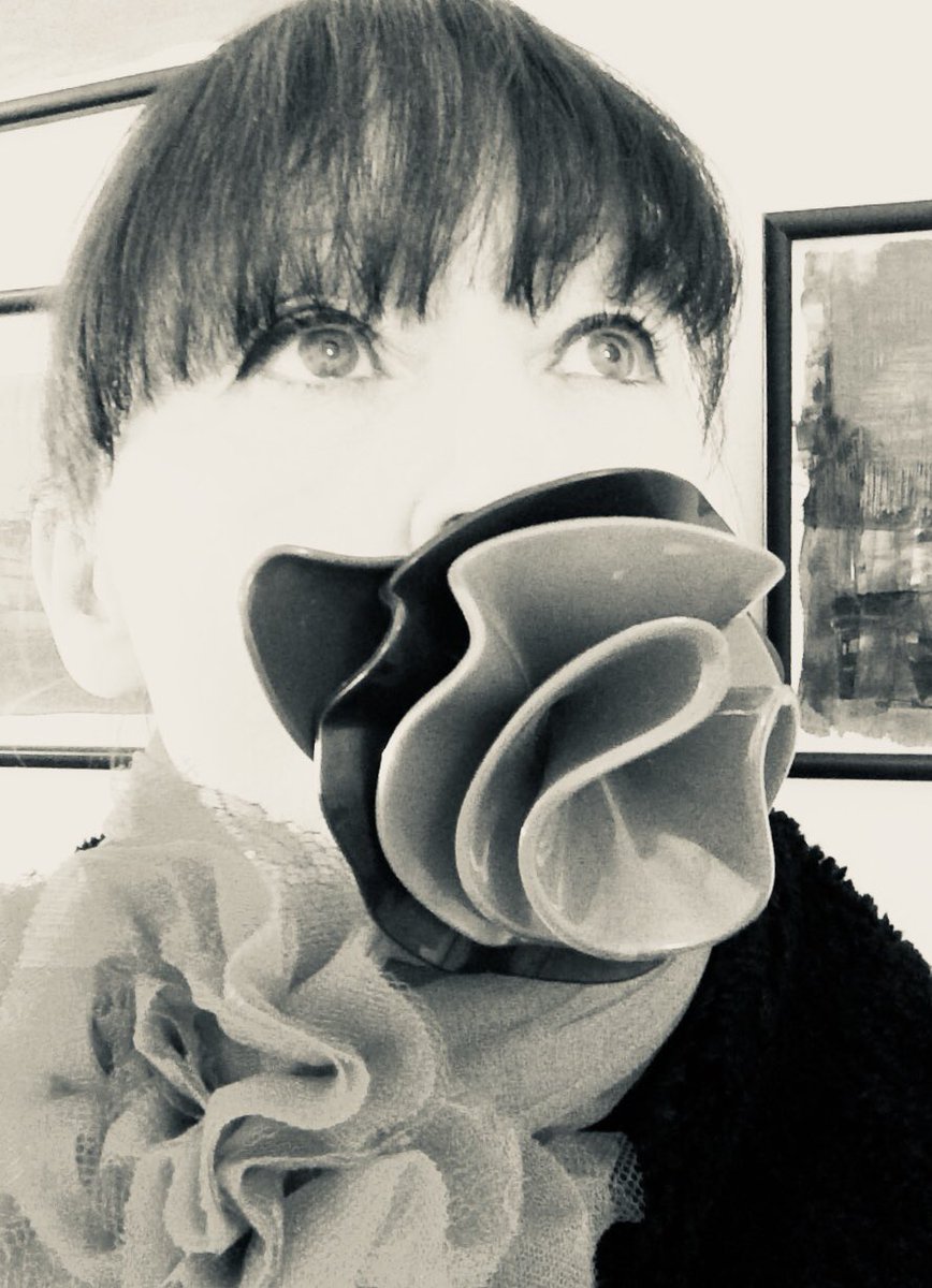 KP_in_persons's tweet photo. I feel a new character coming in #tulips #artycloseup #veryperry #who #fringe @edfringe @funnywomen @comedy @festivals @buxtonfringe #fringe #actor #silly #nonsense https://t.co/IUuvpJidAw