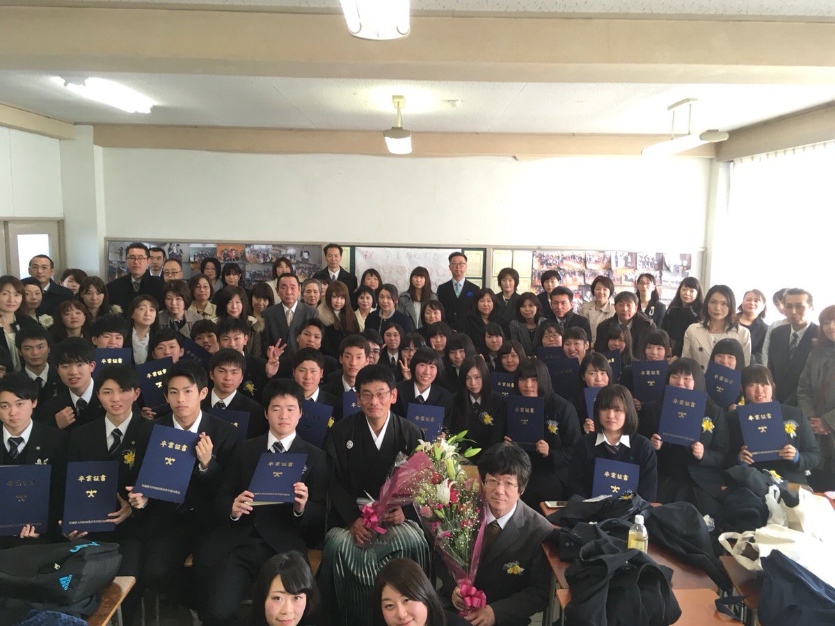 micchi_421's tweet photo. 卒業まで本当あっという間でした。
入学したての頃は不安しかなかったけど、みんな優しくて面白くて本当3年生になってからは毎日が楽しかったです。
大商で本当に良かったです。
これまでもこれからも、ありがとうと宜しくお願いします！
大好きです！ https://t.co/LMAiKfqDkg