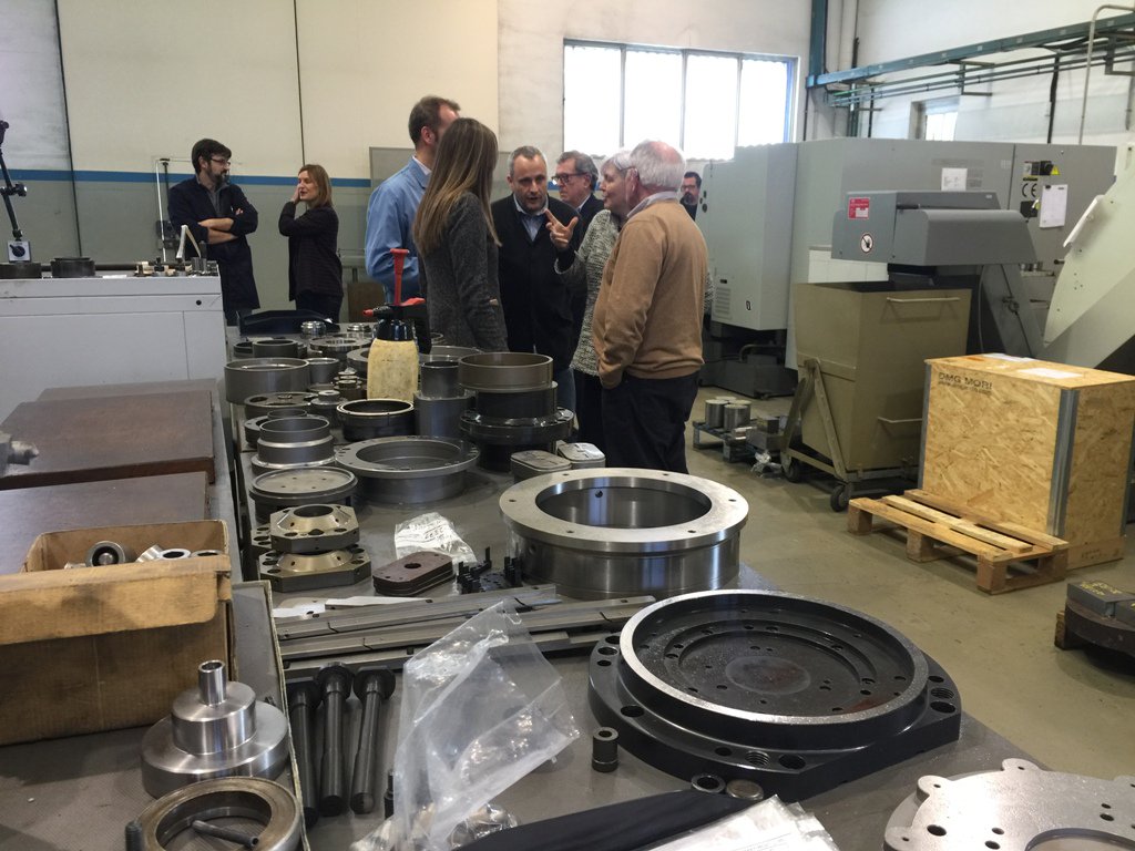 AjBadalona's tweet photo. L’alcaldessa de #Badalona, Dolors Sabater, visita l’empresa Amador Varas SA dedicada a la indústria de l’envàs metàl·lic https://t.co/spGJ2BWFwZ https://t.co/pECs1X343u