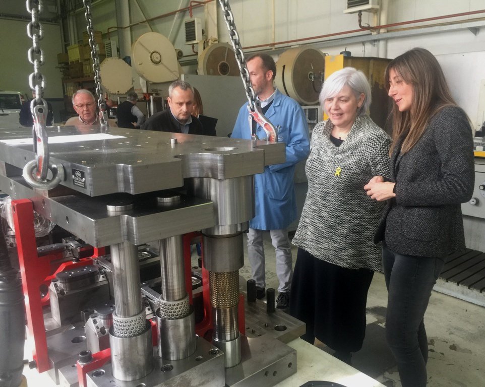 AjBadalona's tweet photo. L’alcaldessa de #Badalona, Dolors Sabater, visita l’empresa Amador Varas SA dedicada a la indústria de l’envàs metàl·lic https://t.co/spGJ2BWFwZ https://t.co/pECs1X343u