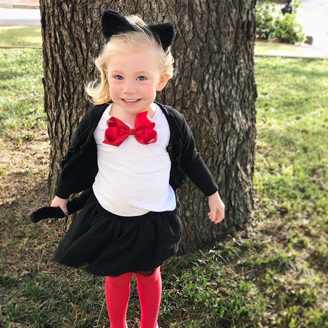 MHuebs's tweet photo. Happy Bday Dr. Seuss! Book Character Day and parade at school today. This little cat (without her hat) is so excited and her mommy is just glad we found a way to throw this outfit together. ๐๐ปโบ๏ธโค๏ธ #ellisonelizabeth 3.2.18 https://t.co/iHTLTKfpKm https://t.co/FspLuS3k15