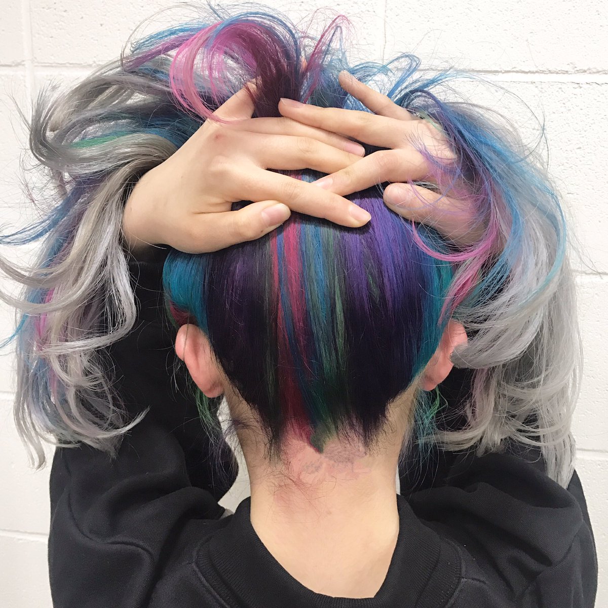 川畑晋也 原宿 美容師 ハイトーンヘアー בטוויטר ホワイトベージュxインナーブルー ピンク ラベンダー グリーンカラー 黒染め 縮毛してる状態から一回のブリーチで仕上げました うちのブリーチはまぢでぬけます 是非 インナーカラー ダブルカラー