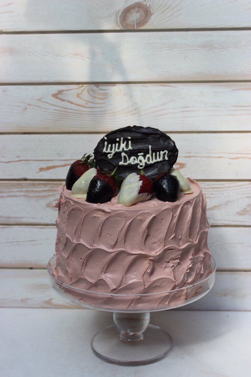 The House Yapımı pasta çeşitleriyle nice yaşlara 😉🎂❤ #thehousecafemavibahçe #izmir