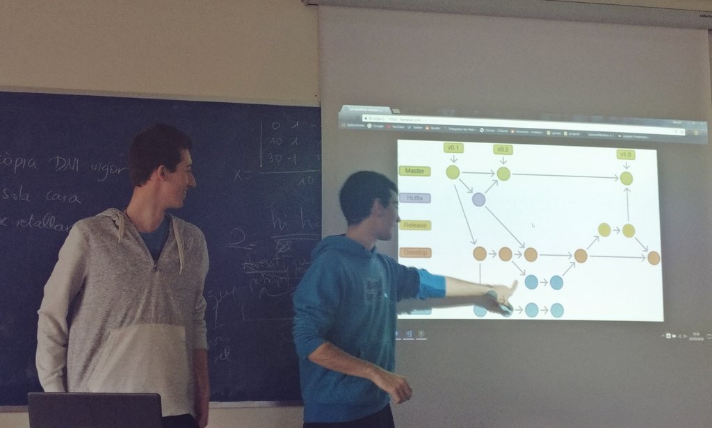 FPescolapiaMat's tweet image. Avui els nostres alumnes que estan fent pràctiques a @tokiota_IT ens expliquen #gitflow #somfp @escolapiamataro