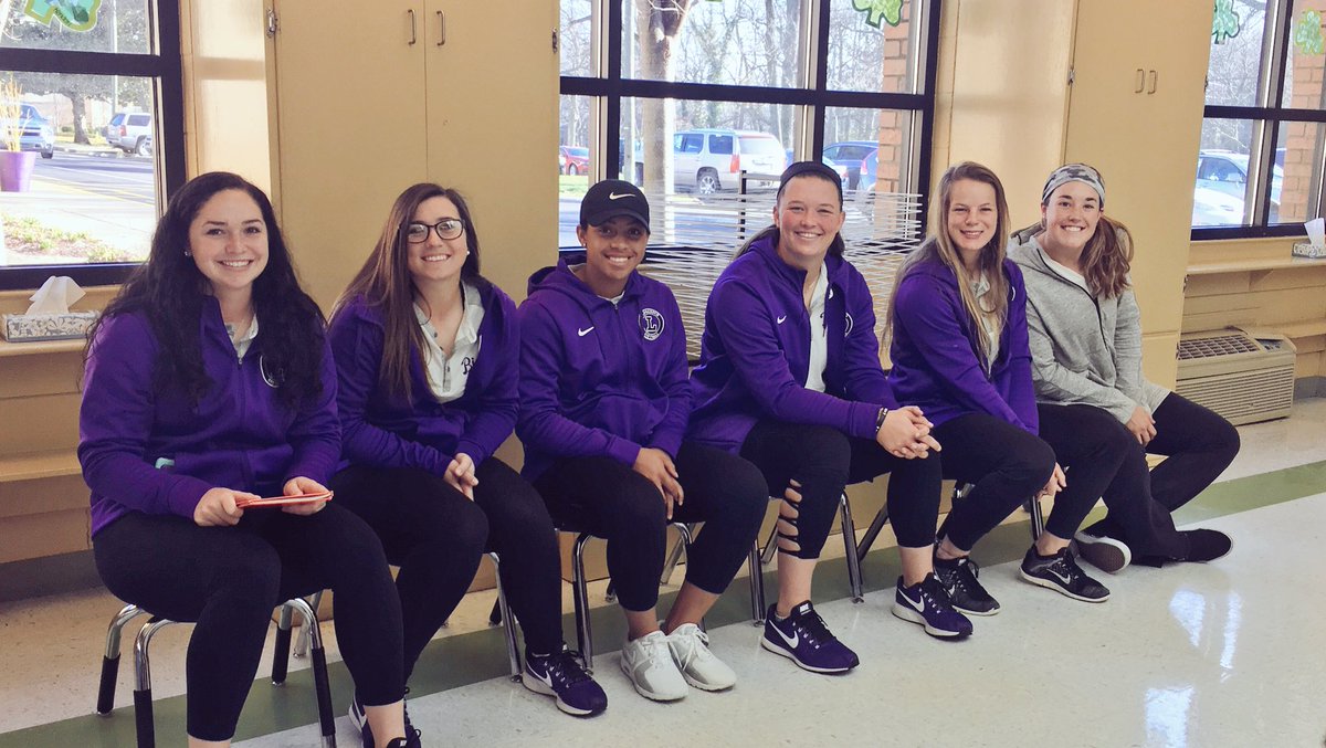 ObShannon's tweet photo. Thank you @LipscombAcademy for allowing us to join you at #ReadMeWeek 📚... it’s been a blast to read to the little #LAmustangs! 
Come watch these awesome @LipscombSB girls play ⚾️ this weekend @lipscomb! #GoBisons #DrSeussbirthday 
We loved reading #GreenEggsAndHam 📖 to you! https://t.co/QudBb65qRs