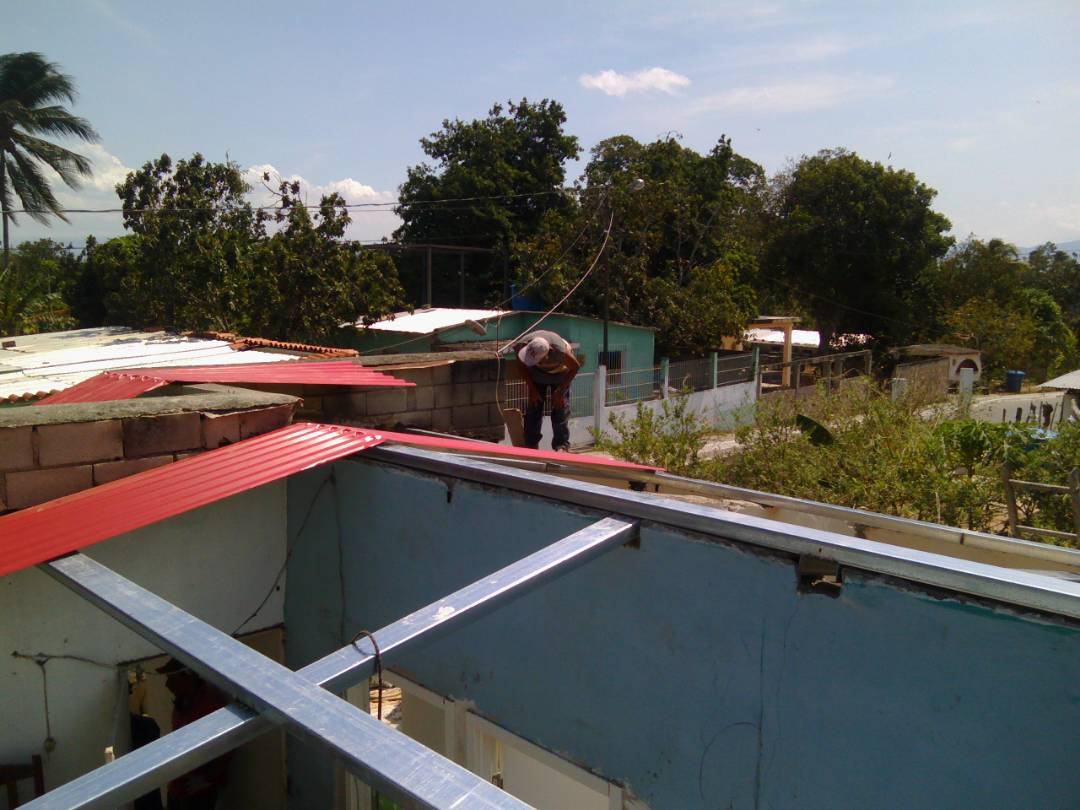 Continuamos con la rehabilitación de las viviendas en el sector de Obontico gracias al presidente <a href="/NicolasMaduro/">Nicolás Maduro</a>  al gob. <a href="/JULIOLEONYARA/">JULIO LEÓN HEREDIA</a>  y a @Barrio_Tricolor  #JuntosTodoEsPosible