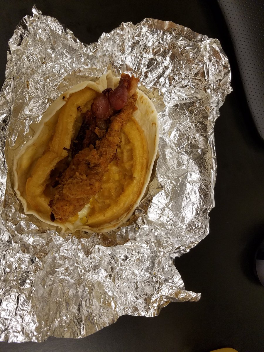 johndwarren's tweet photo. Thanks @Burkhart_Bro for turning me on to #TheRoscoe from @torchystacos! It exceeded my expectations. Thick crispy bacon, perfectly seasoned chicken, and the waffle wasn't compromised by the egg or tortilla. I'll have to pay for it in the gym later, but it was sooo worth it! https://t.co/IiWri7CCud