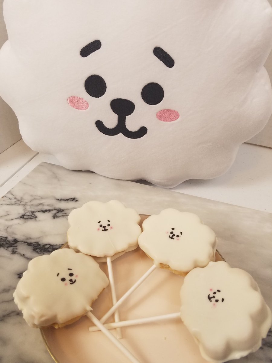 aipashaaa's tweet photo. BT21 RJ CAKE POPS #jhopemix
 #BTSARMY #BTS #BTSARMY #BestFanArmy #iHeartAwards  #jhope #JHOPEMixtape_TODAY #JHOPEWORLD #jhopeMixtape hope world #JHOPEWORLD #THOSFansBTS28F #THOSFansBTS1M #THOSFansBTS2M  #HIXTAPEisComing https://t.co/XEZ7BORZSX