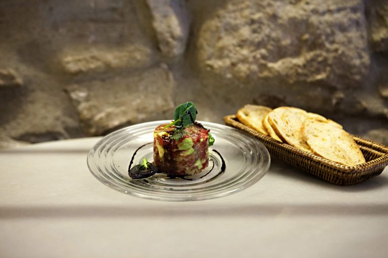 Barcelona has thousands of #Restaurants spread across the city. We have put together a list of the best #apas in #Barcelona and our favourite local restaurants bit.ly/BarcelonaBestT… Thank you <a href="/BcnSlowTravel/">Bcn Slow Travel</a>