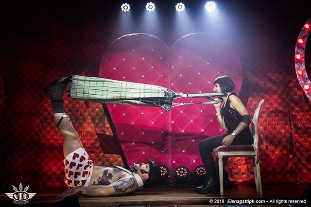 russellbruner's tweet photo. Fancy that! @voodoodeluxe @royalburlesquerevue #bowlers photo by Elena Gati https://t.co/bkeGE5AF0b https://t.co/ljbRfVmA9u