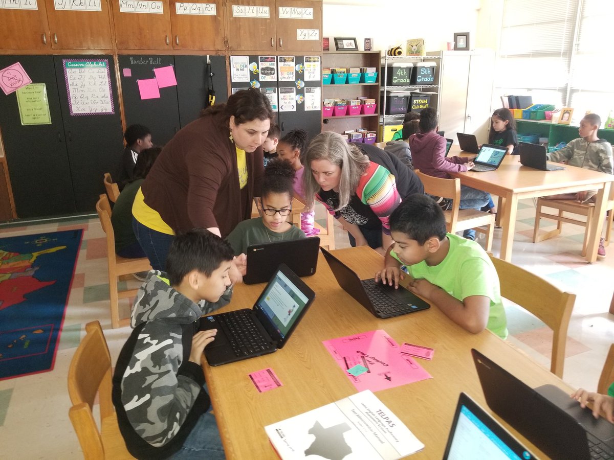 LasLomas_Lions's tweet photo. Club Days bring the Oak Grove family together by matching student and teacher interest across the campus. @GTHardinsClass https://t.co/lpLy4tpzZe