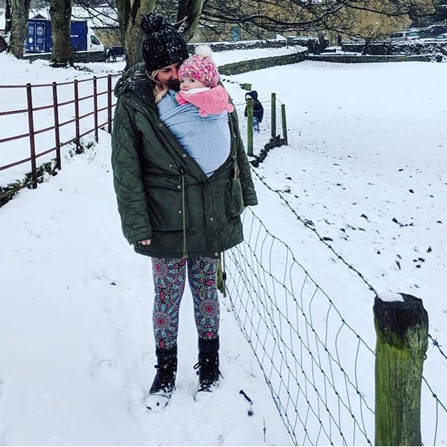 daisygrobaby's tweet photo. I’m just loving these snowy baby wearing pictures! ❤️❤️ @sarahbantonplace #daisygro #daisygrobaby #daisygrosling #babywearingmom #babywearing #babysling #snowyday #love #motherhood #fatherhood #family #ukbusiness #amazon #amazonbusiness #amazonbestseller #supportsmallbu… https://t.co/JOiswcPkrc