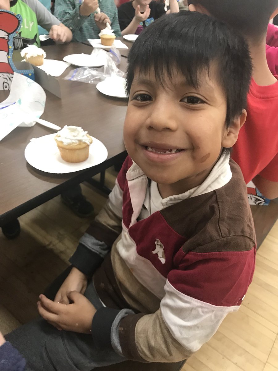 WooMrsWilson's tweet photo. Celebrating our good behavior by decorating some cupcakes, what a yummy snack! #ExperienceNP #GoodBehaviorIncentive #SeussHats #ThoseSmiles😍 https://t.co/z5U149scaC