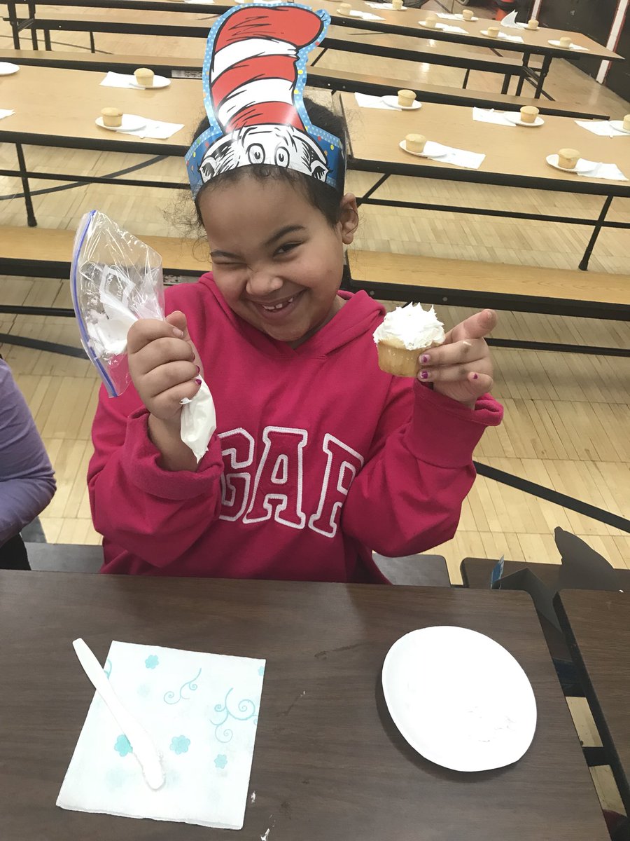 WooMrsWilson's tweet photo. Celebrating our good behavior by decorating some cupcakes, what a yummy snack! #ExperienceNP #GoodBehaviorIncentive #SeussHats #ThoseSmiles😍 https://t.co/z5U149scaC