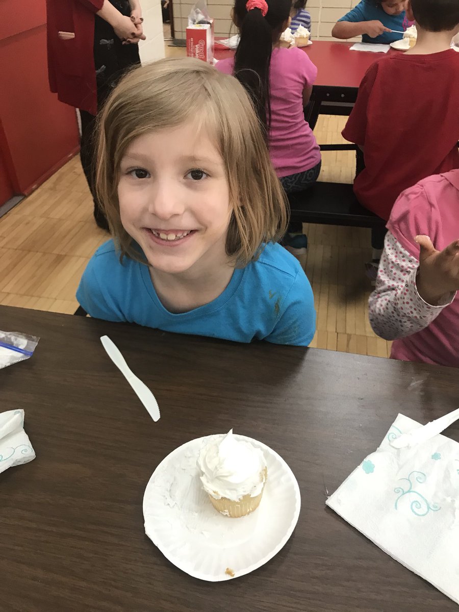 WooMrsWilson's tweet photo. Celebrating our good behavior by decorating some cupcakes, what a yummy snack! #ExperienceNP #GoodBehaviorIncentive #SeussHats #ThoseSmiles😍 https://t.co/z5U149scaC