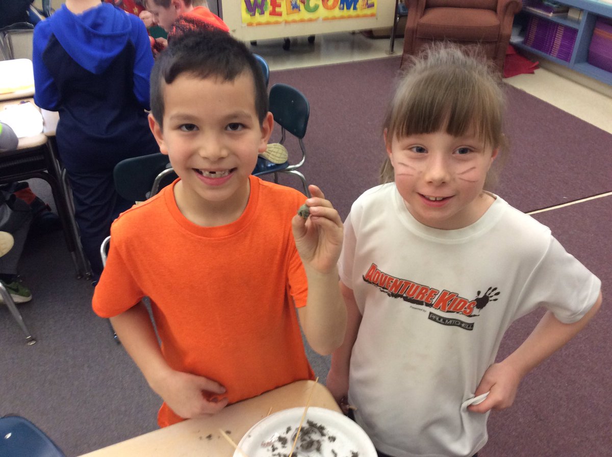 CBcresswell's tweet photo. Owl pellets! Yum. @CBWarwickElem https://t.co/OO4lpWaMdy