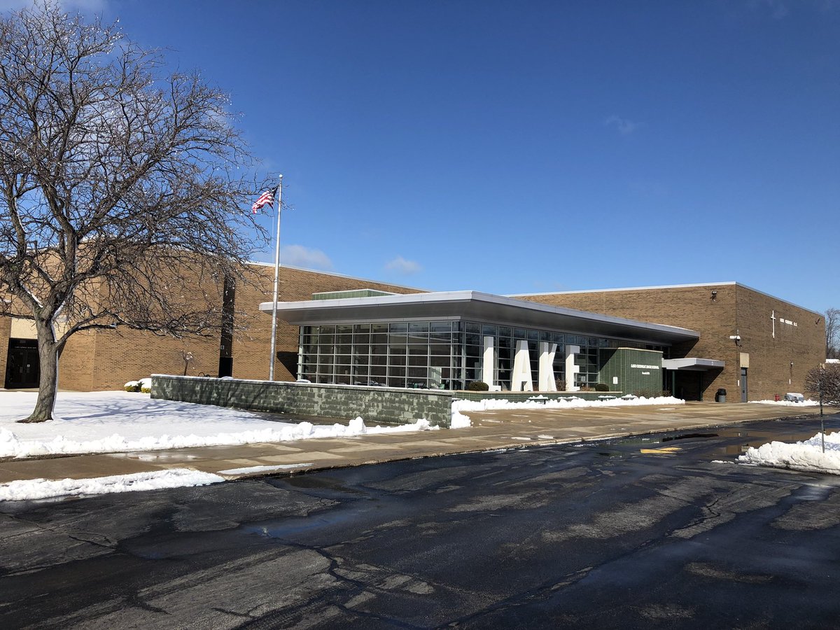 RMK3_'s tweet photo. There is no day, like a snow day...
So I hope today was a slow day,
An away you go day, even flow day.
No day in life is ever like a snow day,
So have a fun Fortnite play'n day, 
A pray, fast, tell and show day,
Because Mr. K says so, okay? https://t.co/QRg6rU5hMv