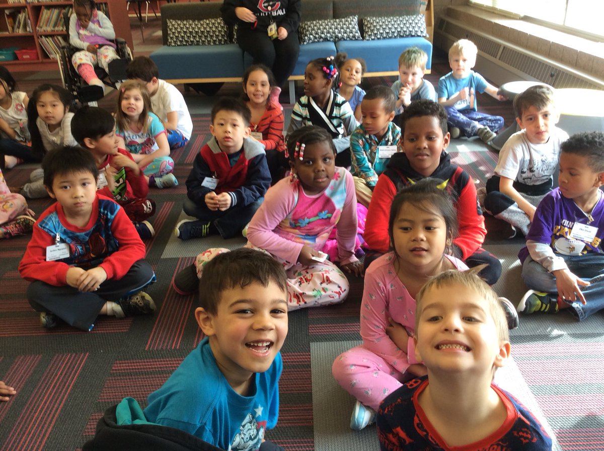 Kindergarten pajama day! What a cozy way to read! #279libraries
