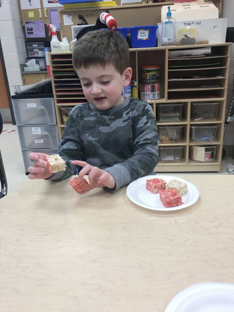 Using red and white rice crispy treats, we made Dr. Seuss hats! <a href="/srd1218/">Stephanie</a> <a href="/TanyaEMcDonald/">Dr. Tanya McDonald</a> @VDVprincipal @Ville_Sup <a href="/MchllTurnbull/">Michelle Turnbull</a> #vdvseussville18 #allin4theville