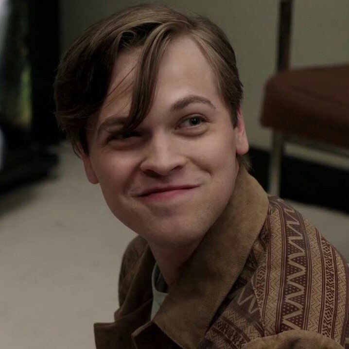 kansasspnfamily's tweet image. Jack doing the shadow puppets for the children... I die. So adorable. #SPNFamily #spn #supernatural #spnfam #GoodIntentions #spn13