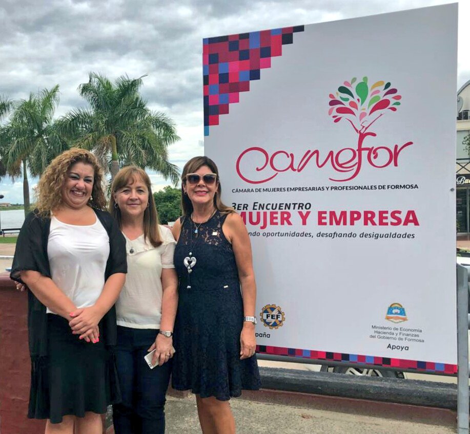 mali_serrano's tweet photo. Estamos en la Costanera Formosa con Evangelina Arguello de #CAMECH y la Lic @leticiaemconsul en el 3er encuentro Mujer y Empresa #MesDeLaMujer
Gracias #CAMEFOR
@SecEmpleoChaco @NataliaMustillo @ZhaiChengyu https://t.co/i62acT1TIW