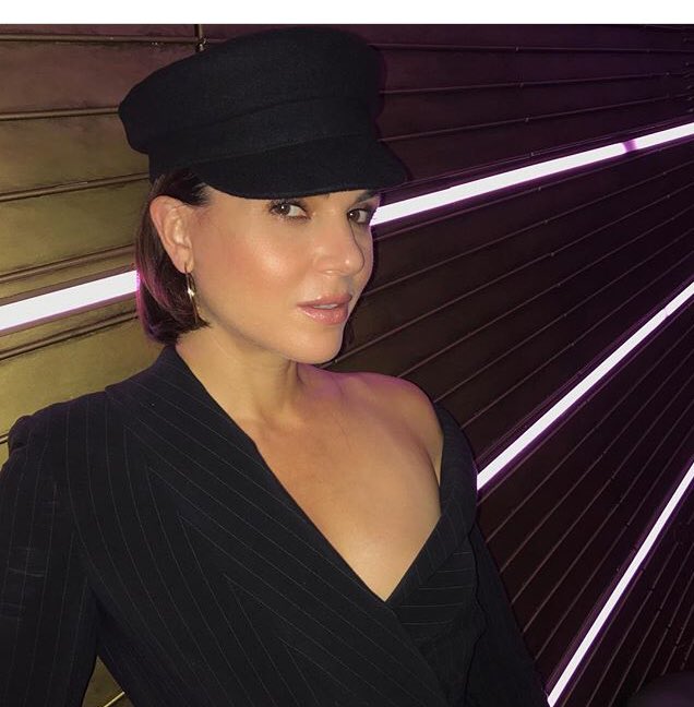 litasposts's tweet photo. Happy evil regals @LanaParrilla https://t.co/Vdp9Di0eKO