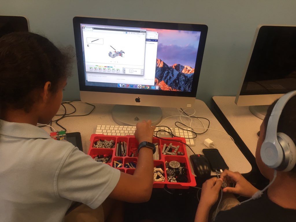 edtechcurric's tweet image. Robotics @CanterburyFL @csfedtech #STEMeducation