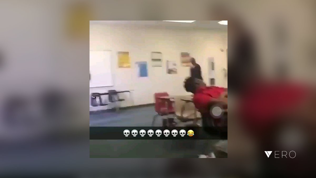 The #teacher didn't want any part of this 😂😂 #memetangclan #funny #fight #lol #jokes #verofirst <a href="/VeroTrueSocial/">VERO MUSIC</a>