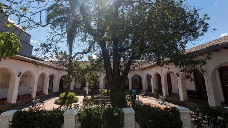 Meet In Quito tweet media